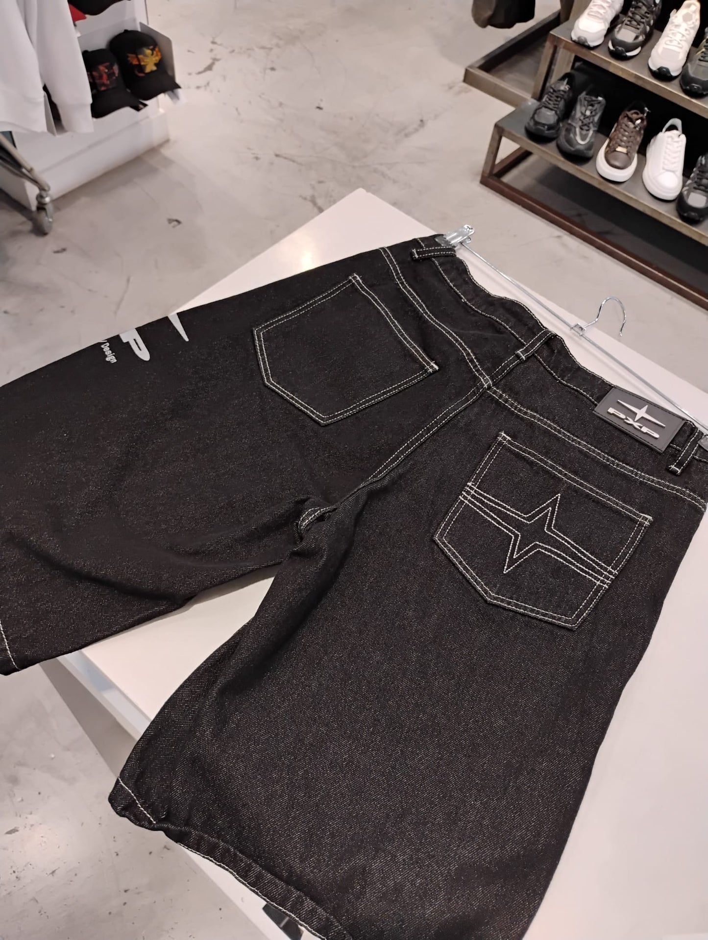 Bermudas PROJECT - U2694103-BK