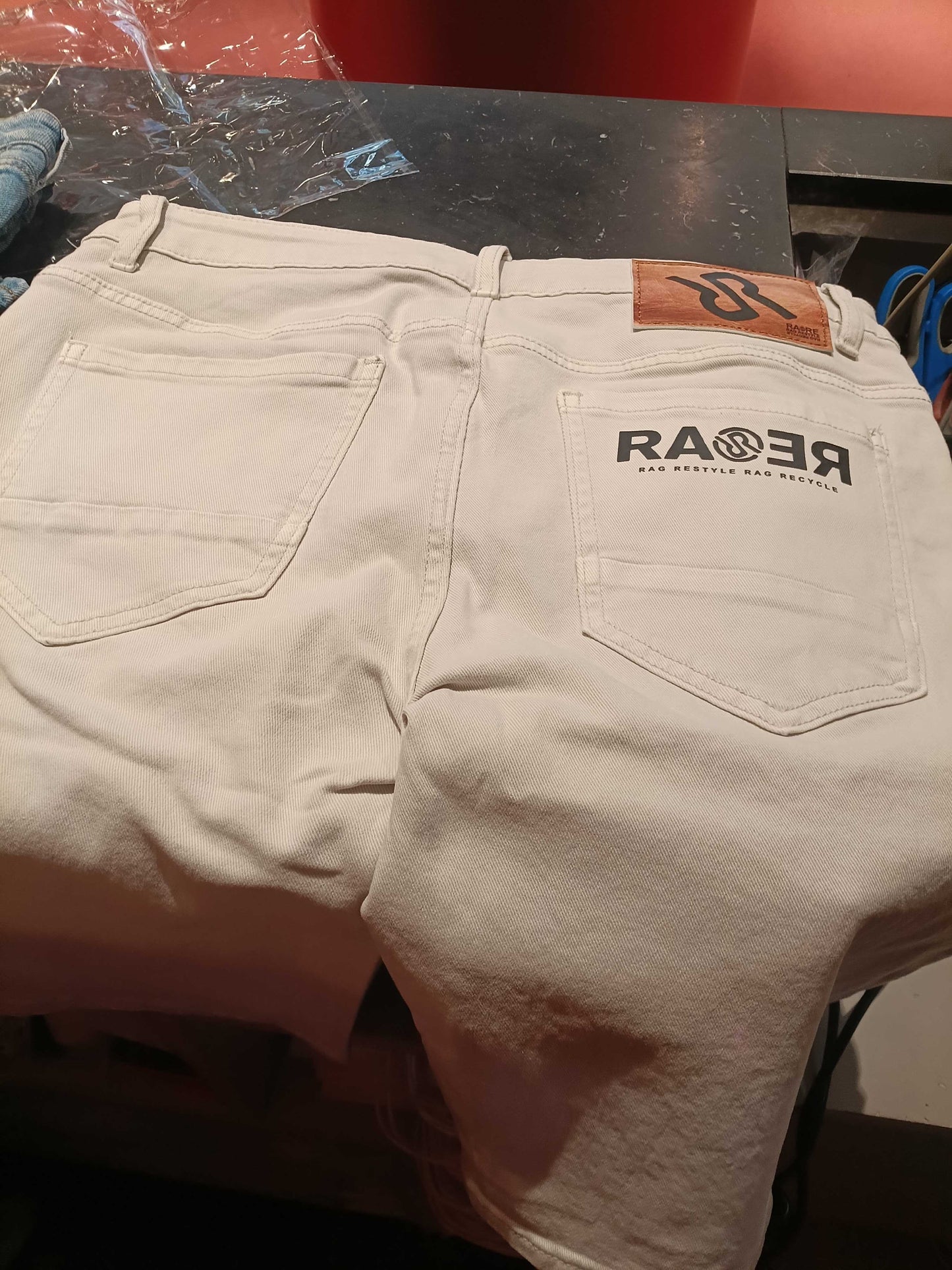 Bermudas sarga RA-RE - POL OFFWHITE