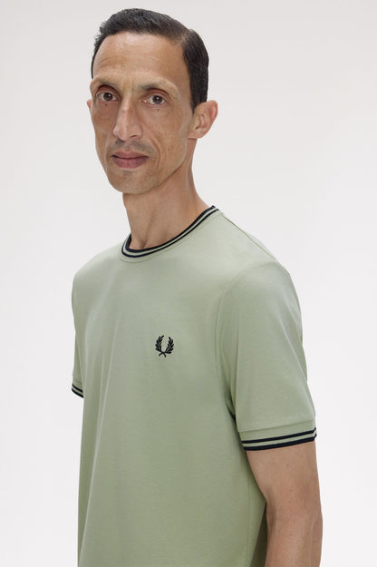 Camiseta FRED PERRY - M1588 S23