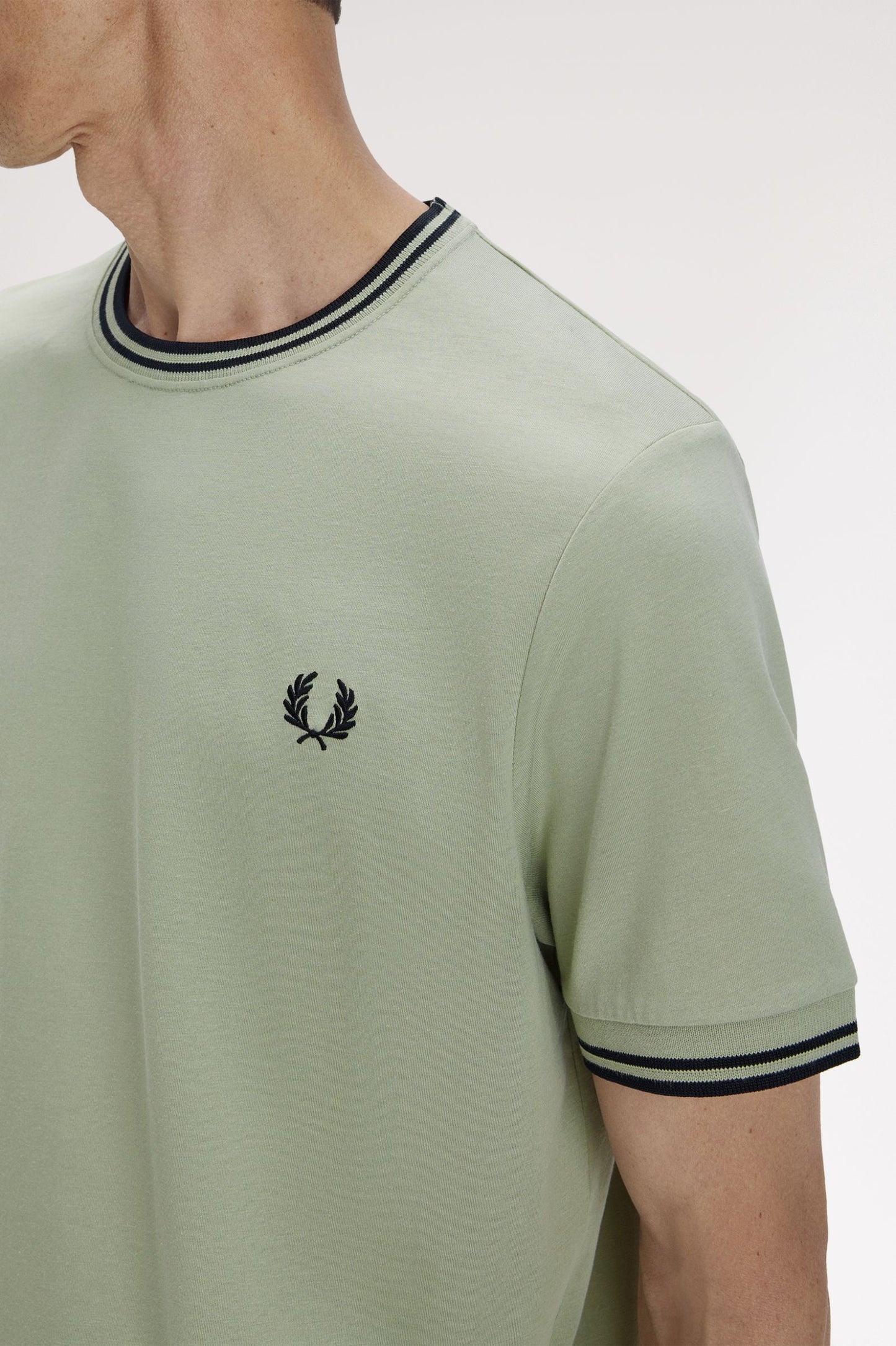 Camiseta FRED PERRY - M1588 S23