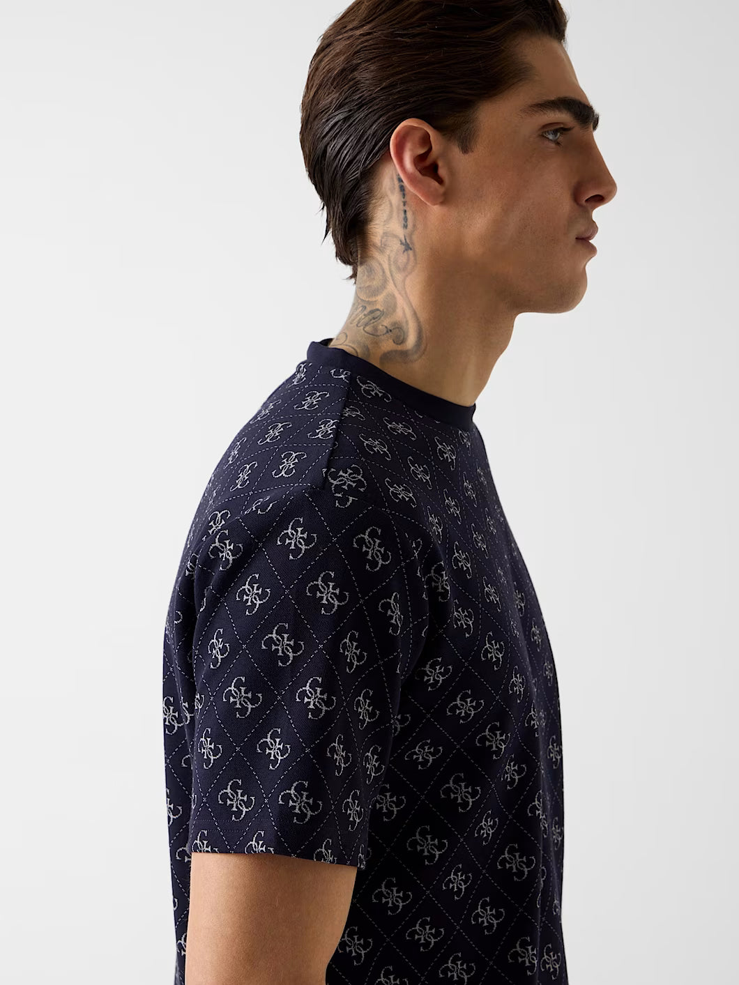 Camiseta GUESS - M6GP34 K3200 FBDB