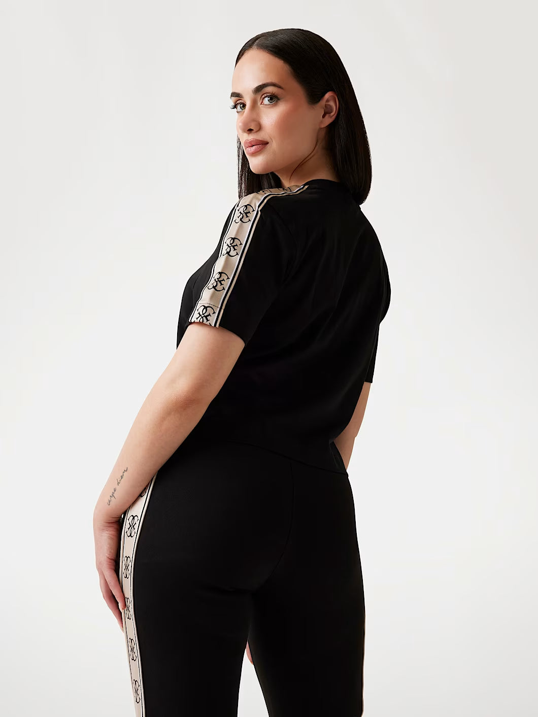 Camiseta GUESS - V3RI08 I3Z14 JBLK