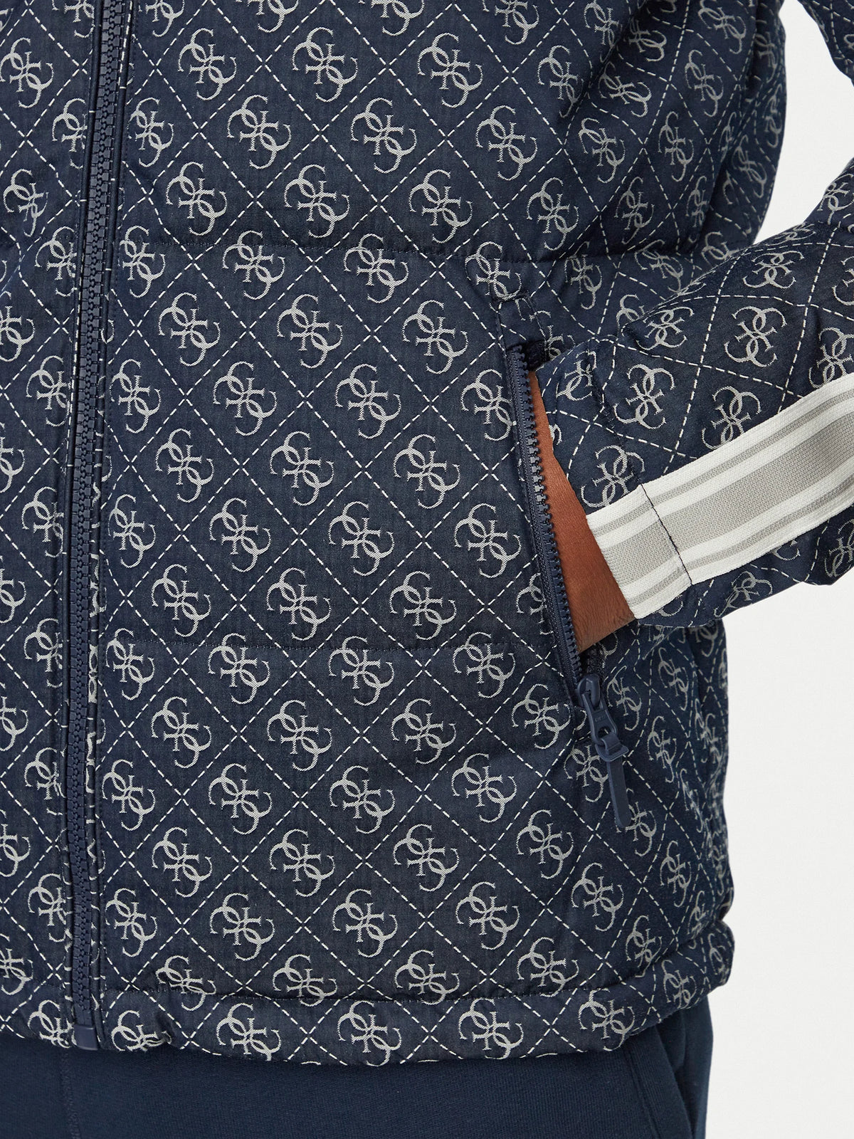 Chaqueta GUESS - Z5BL02 WFIQ2 FBI2